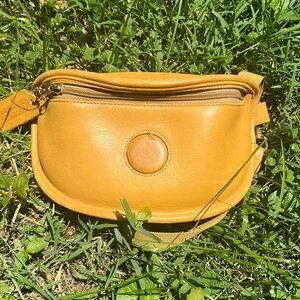 Rare Coach Yellow Leather Vintage USA 1996 Olympics
Fanny Pack